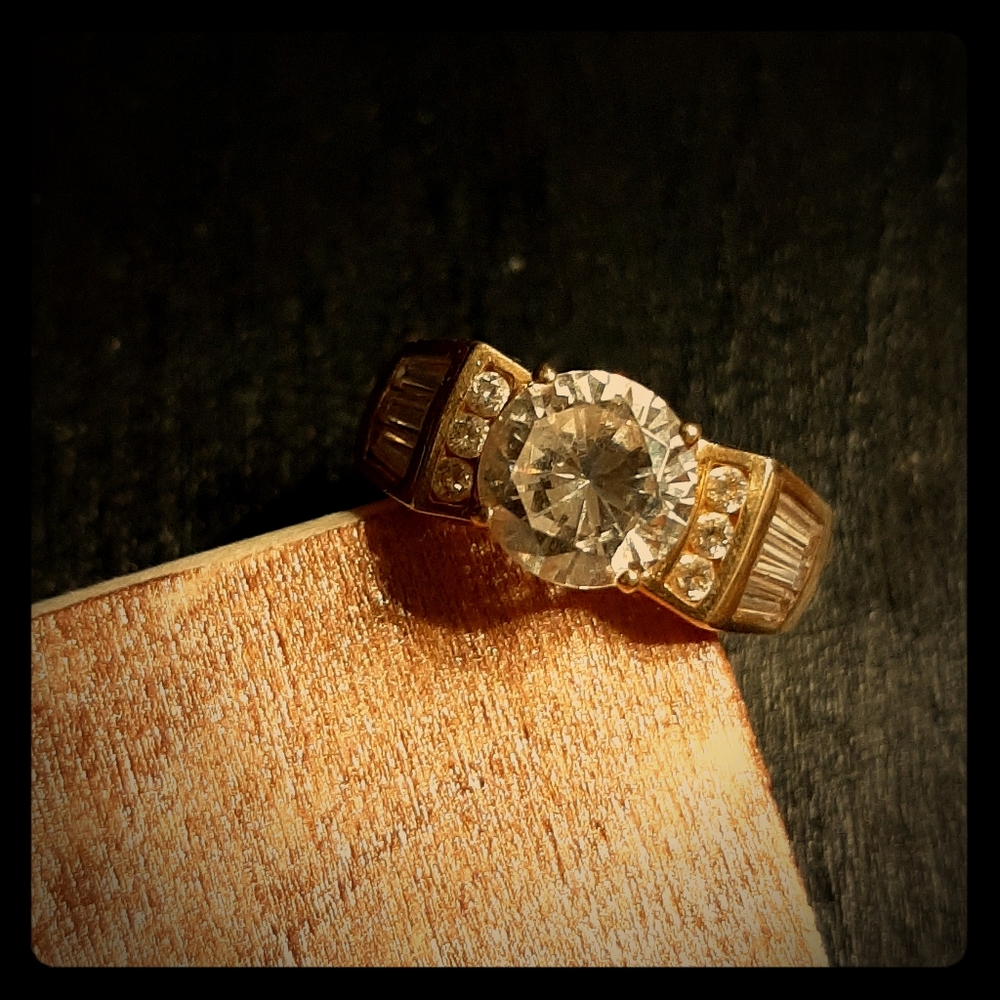 Amazingly sparkly 14k ring